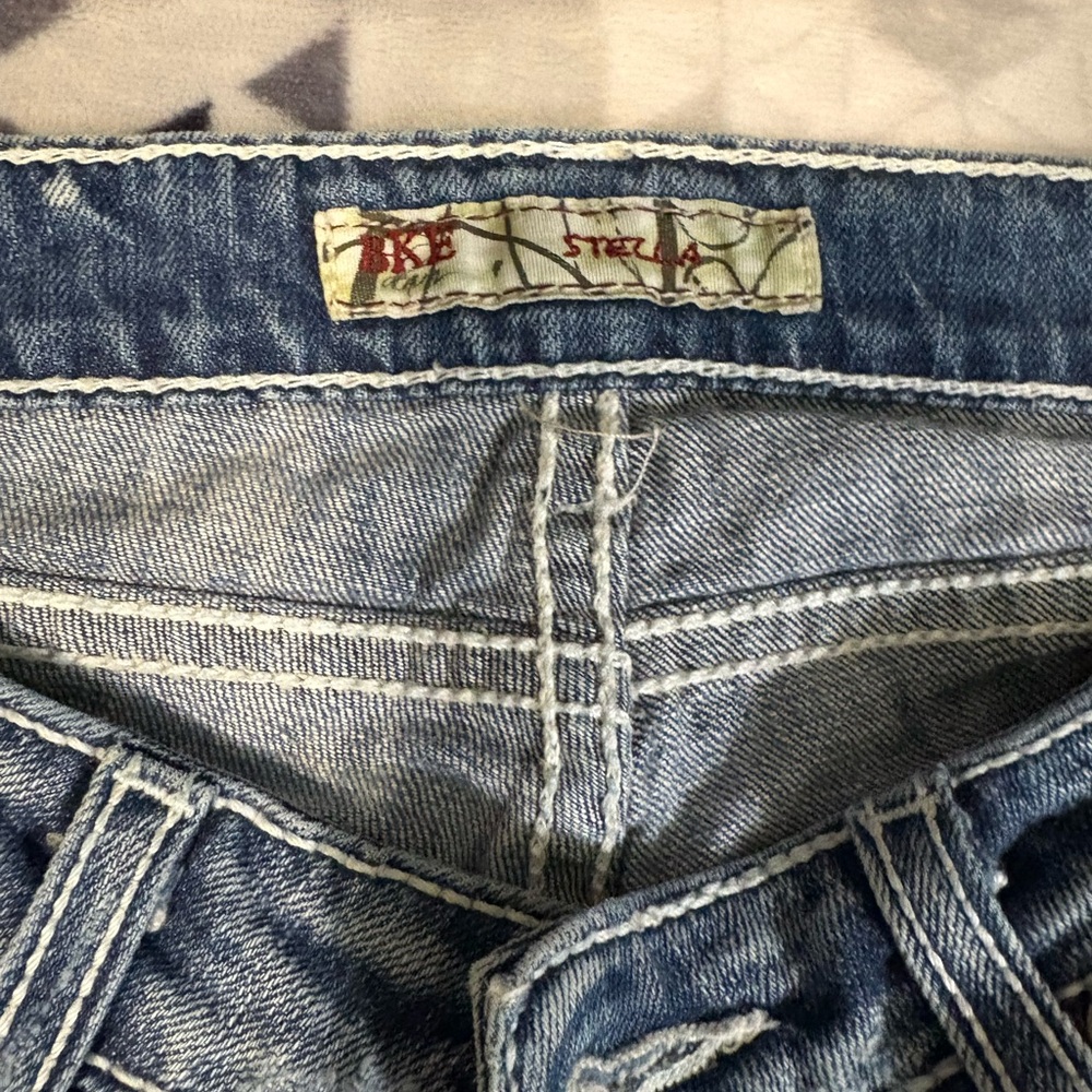 Stylish Women's Boot Cut Jeans in Classic Blue - Picture 3 of 5